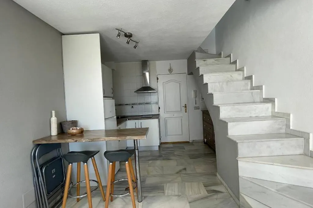 Atico Con Bonita Vista. En Urbanizacion Privada.! Apartamento Estepona