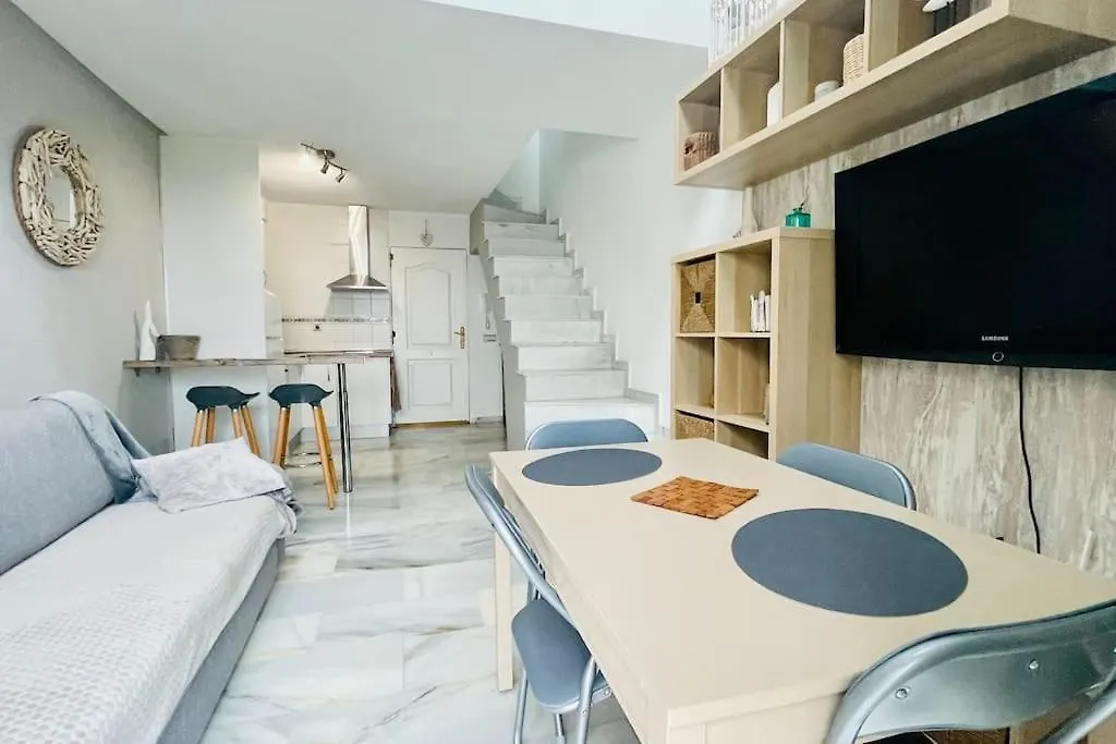 Atico Con Bonita Vista. En Urbanizacion Privada.! Apartamento Estepona España