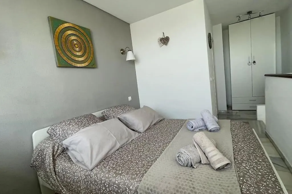 Atico Con Bonita Vista. En Urbanizacion Privada.! Apartamento Estepona